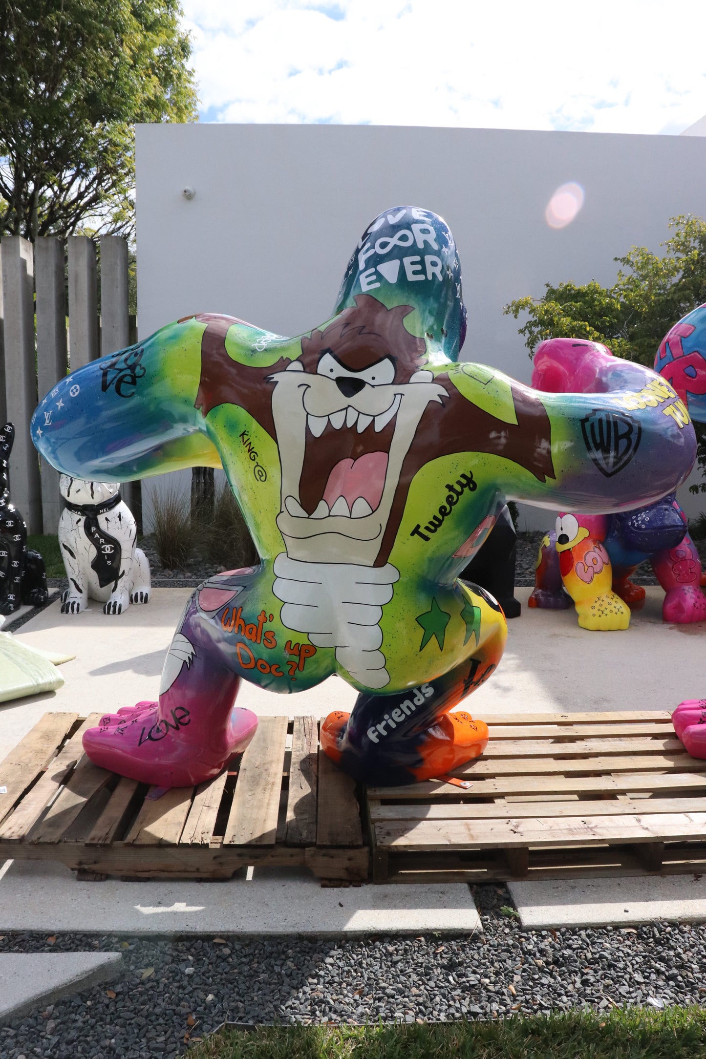 Gorilla loony toons sculpture XXL
