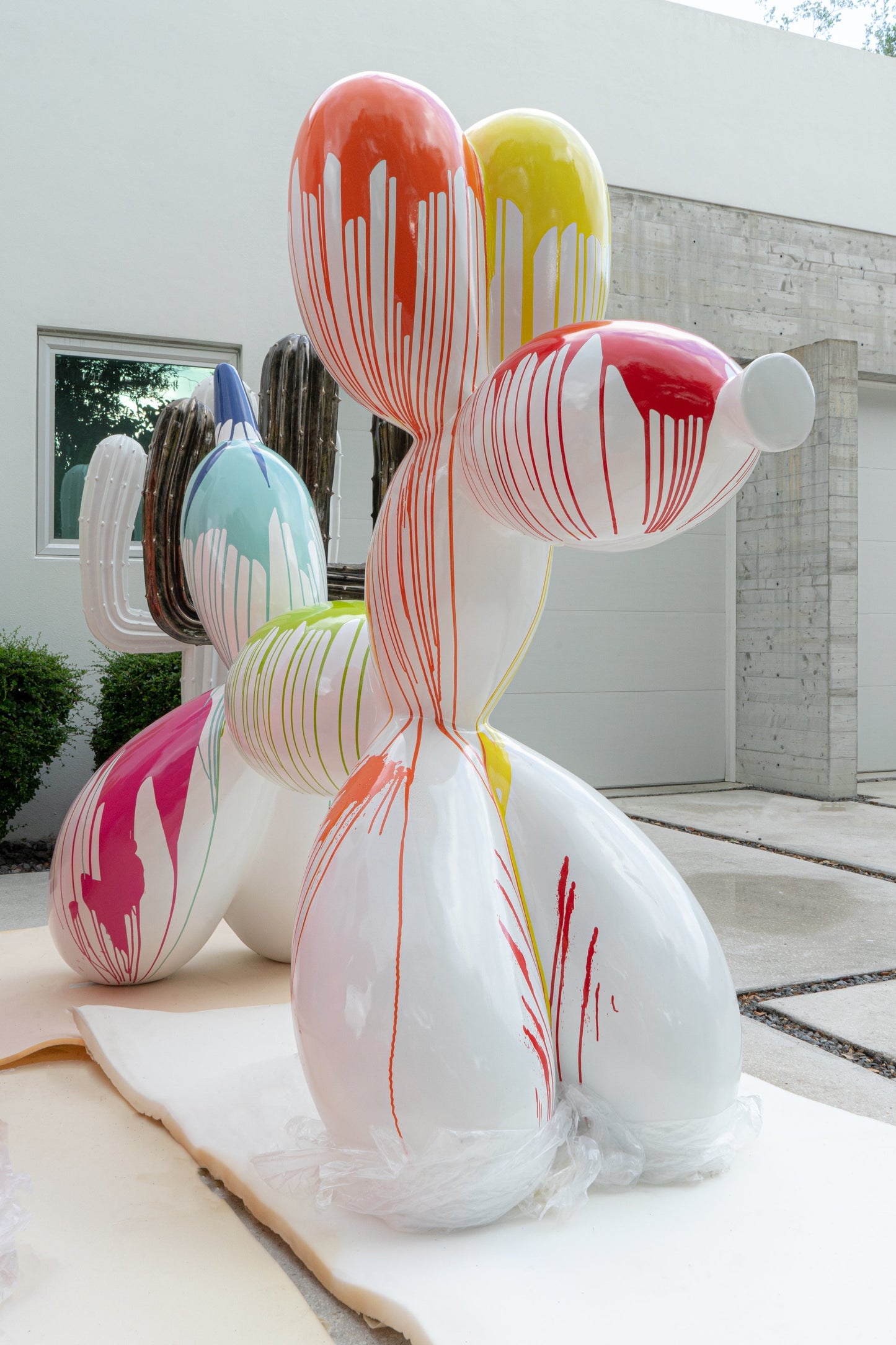 Balloon Dog white splash Sculpture