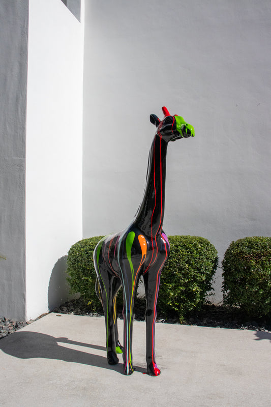 Giraffe Sculpture black splash