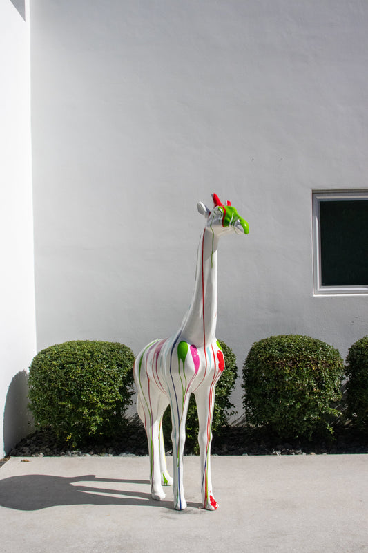 Giraffe Sculpture white splash